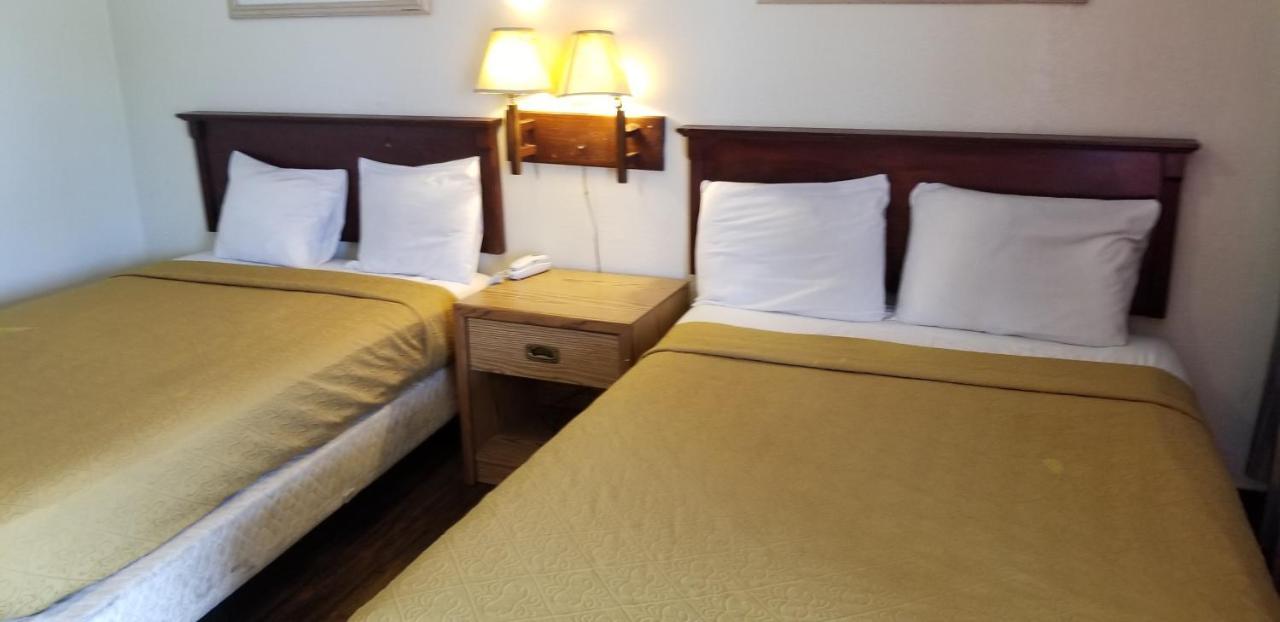 Deluxe Inn Motel - โฮมสเตด ภายนอก รูปภาพ